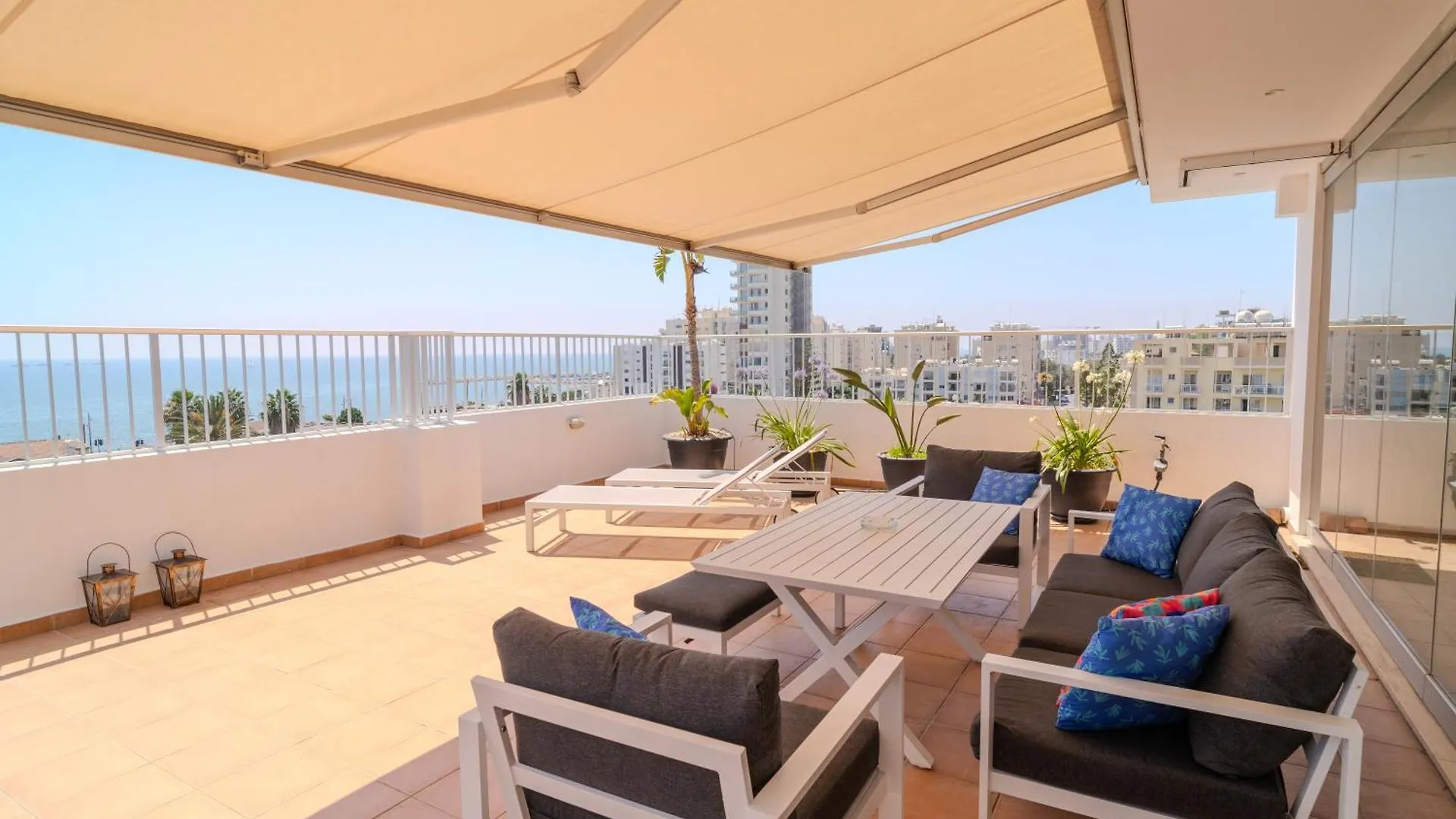 Blue Penthouse Mackenzie Apartment Larnaca